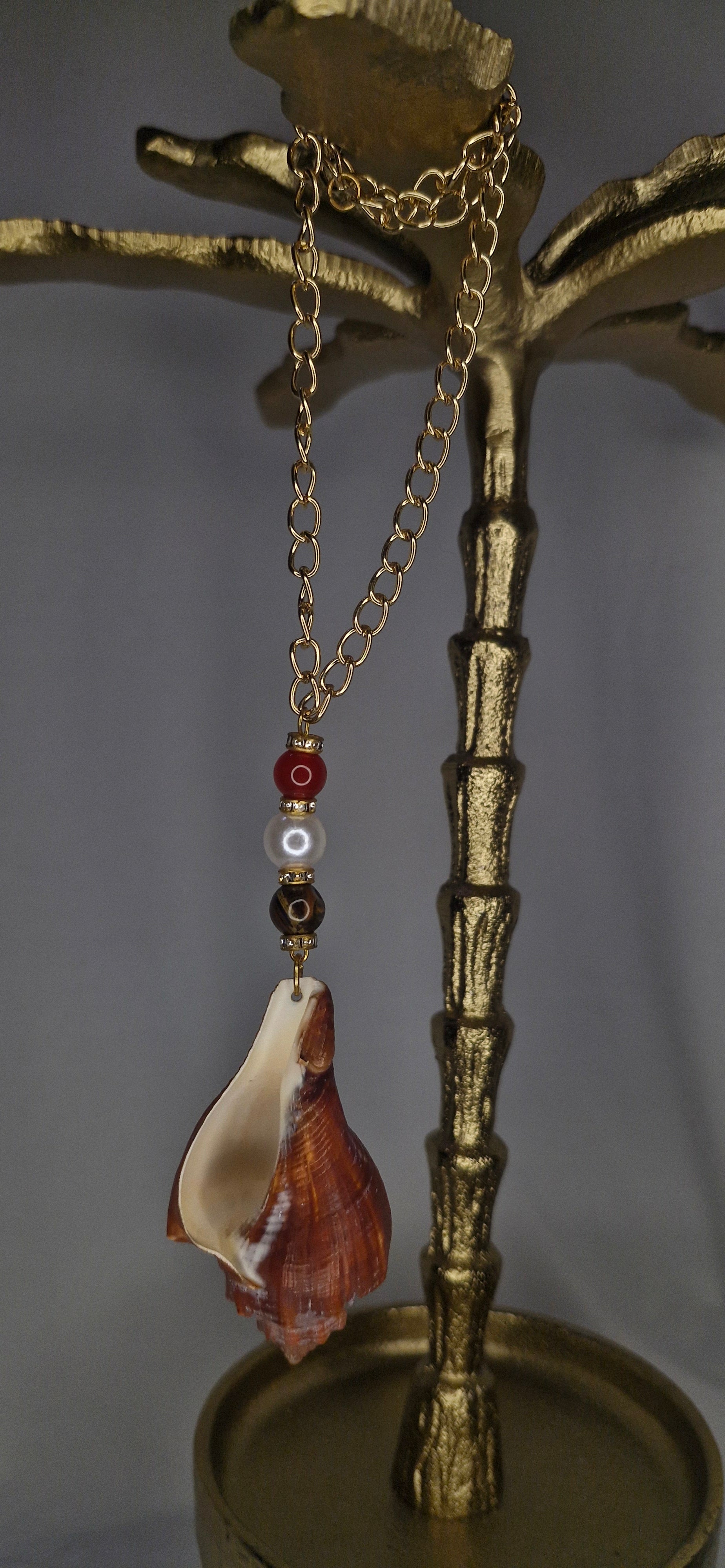 Cronch shell necklace